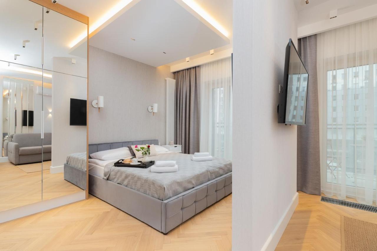 Mennica Residence - City Center Apartments By Noclegi Renters Varşova Dış mekan fotoğraf