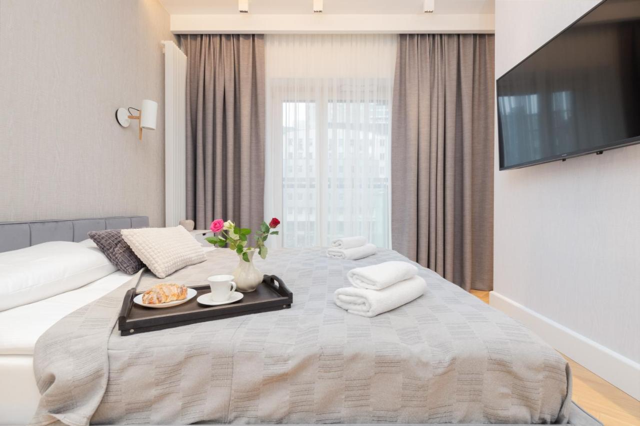 Mennica Residence - City Center Apartments By Noclegi Renters Varşova Dış mekan fotoğraf