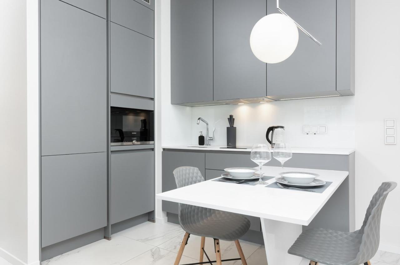 Mennica Residence - City Center Apartments By Noclegi Renters Varşova Dış mekan fotoğraf
