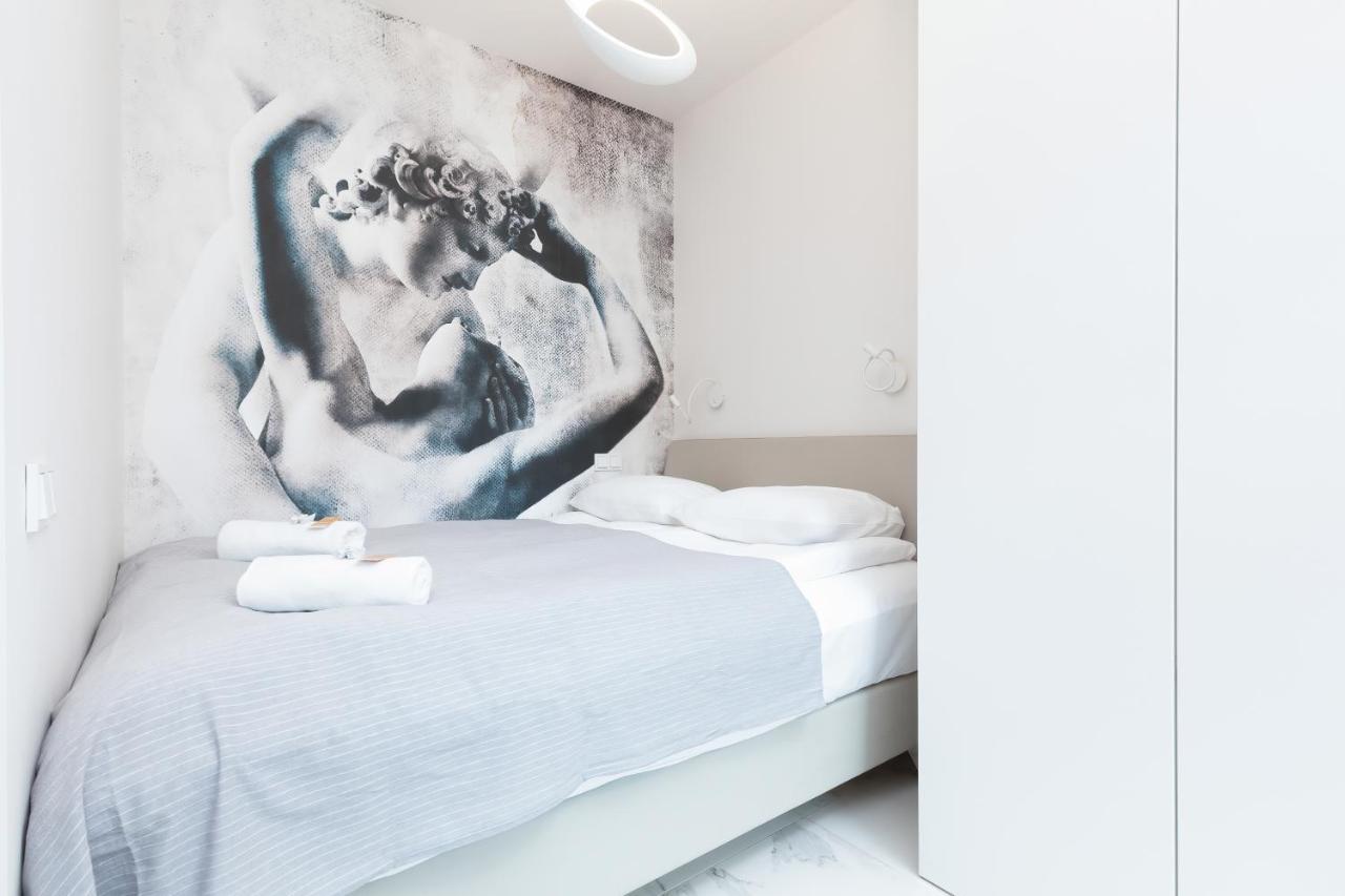 Mennica Residence - City Center Apartments By Noclegi Renters Varşova Dış mekan fotoğraf
