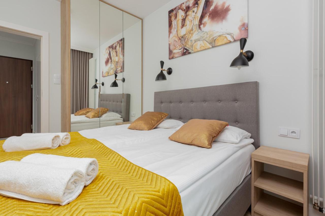 Mennica Residence - City Center Apartments By Noclegi Renters Varşova Dış mekan fotoğraf