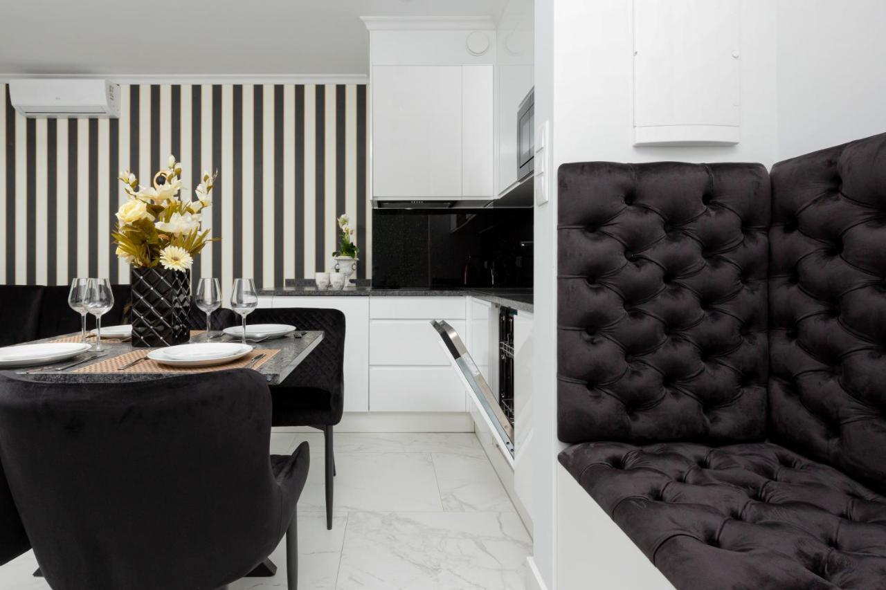 Mennica Residence - City Center Apartments By Noclegi Renters Varşova Dış mekan fotoğraf