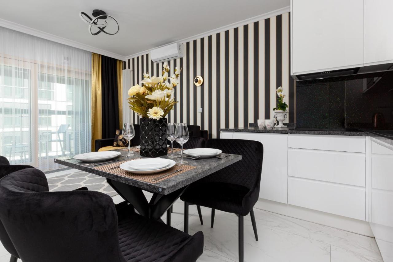 Mennica Residence - City Center Apartments By Noclegi Renters Varşova Dış mekan fotoğraf