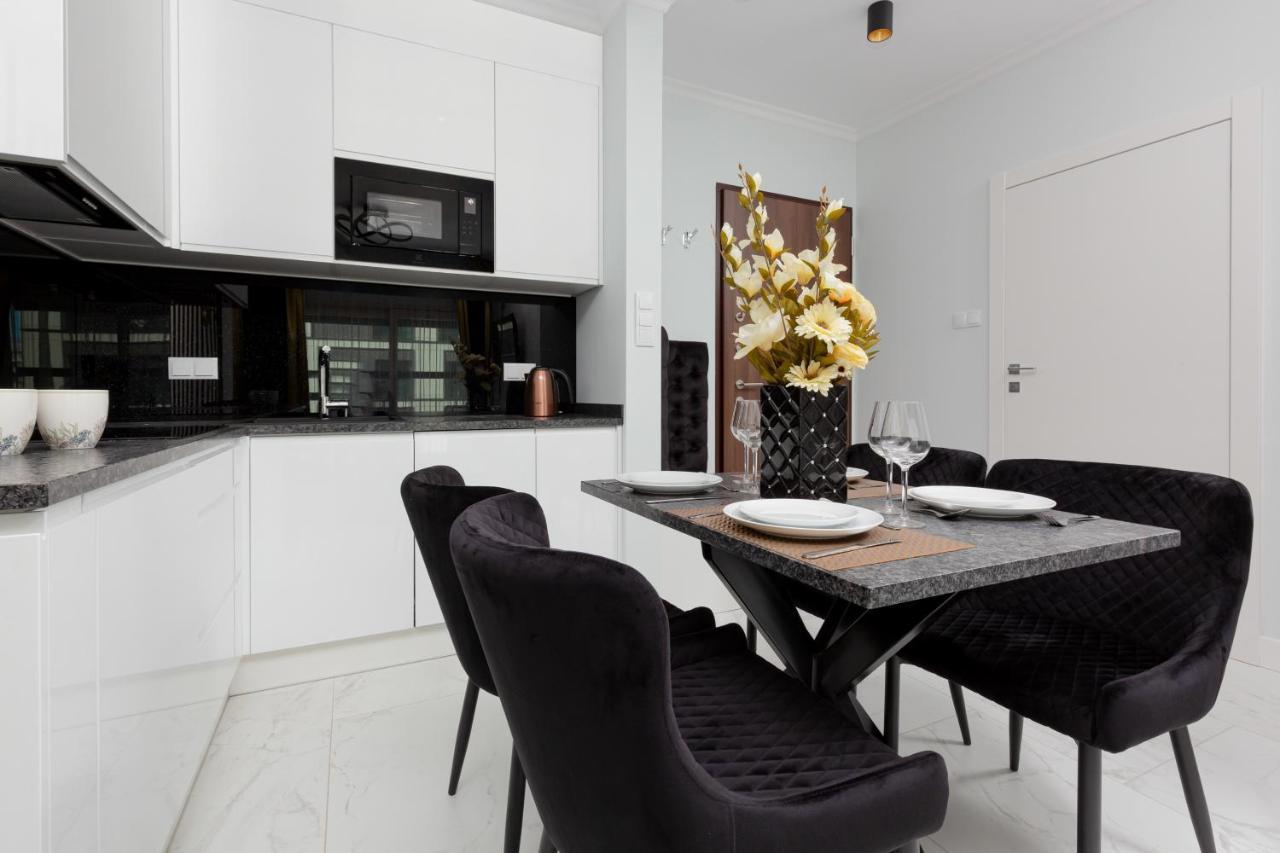 Mennica Residence - City Center Apartments By Noclegi Renters Varşova Dış mekan fotoğraf